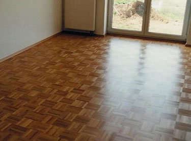 Massivparkett fertig geschliffen und versiegelt